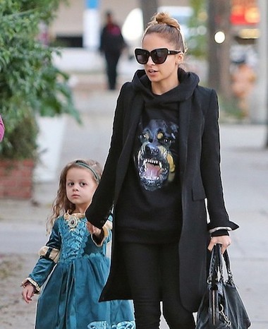 芸能人多数着用givenchy ジバンシィ ロットワイラー