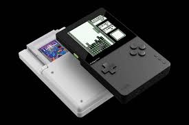 歴代ゲームボーイシリーズのカセット全てをプレイできる携帯ゲーム機 